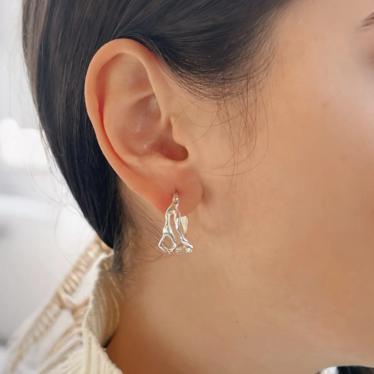 Arracada mediana de plata .925 doble estilo clásico por Teresa González