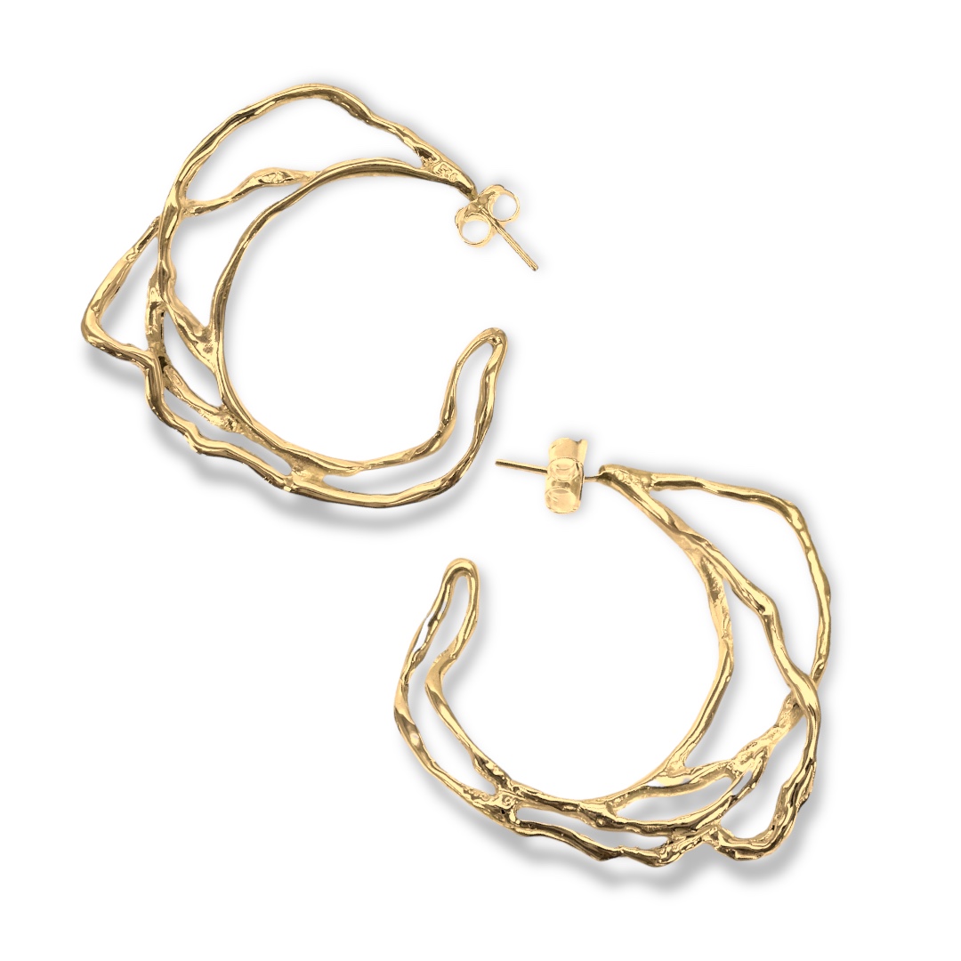 Arracada jumbo de plata .925 con baño de oro doble estilo clásico por Teresa González