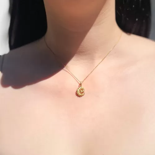 Dije de plata .925 baño de oro estilo natural por Teresa González