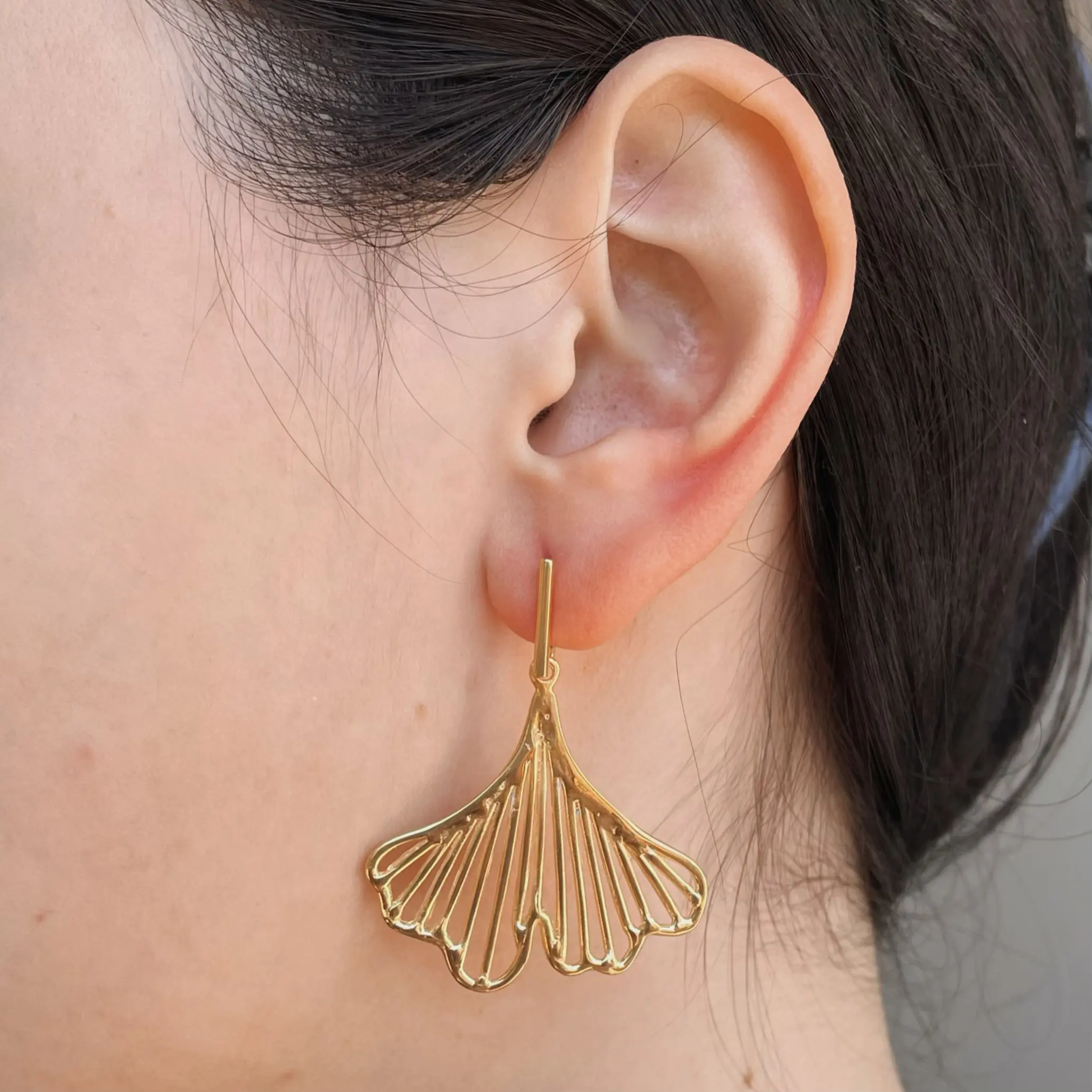 Arete de plata .925 con baño de oro Ginkgo Biloba-EPT227D - Diseño por Teresa González