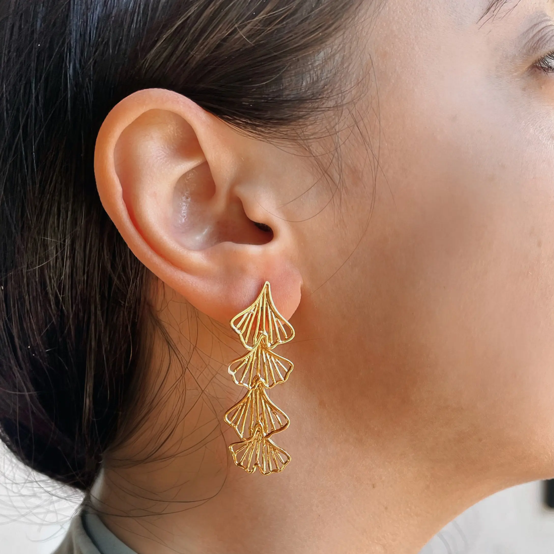 Arete de plata .925 con baño de oro Ginkgo Biloba-EPT285D - Diseño por Teresa González