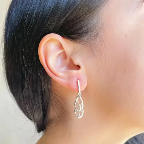 Arete de plata .925 con poste chico movible tipo capullo por Teresa González