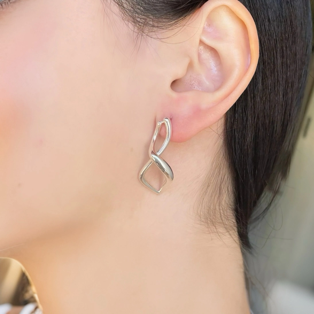 Arete de plata .925 entrelazado doble chico con poste diseño suave