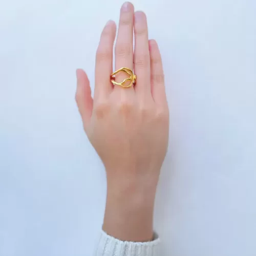 inspirado en el elegante flujo y el ritmo del agua por Teresa González