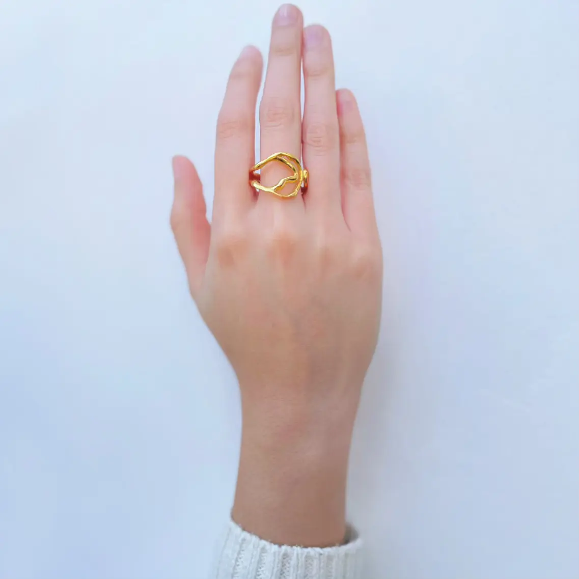 inspirado en el elegante flujo y el ritmo del agua por Teresa González