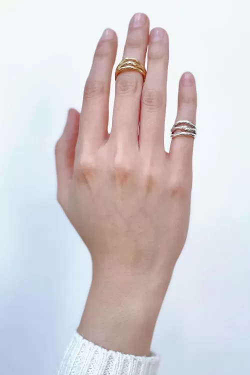 inspirado en el elegante flujo y el ritmo del agua por Teresa González