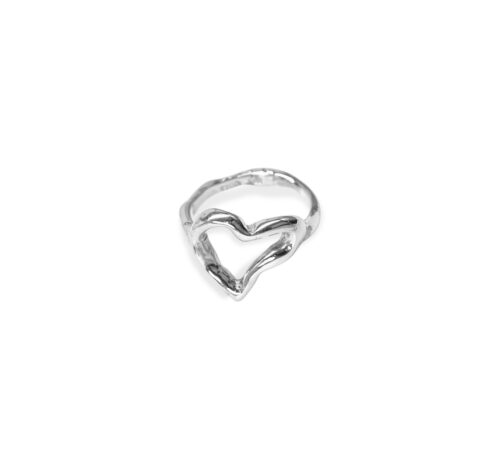 Anillo de plata .925 diseño corazón forjado por Teresa González