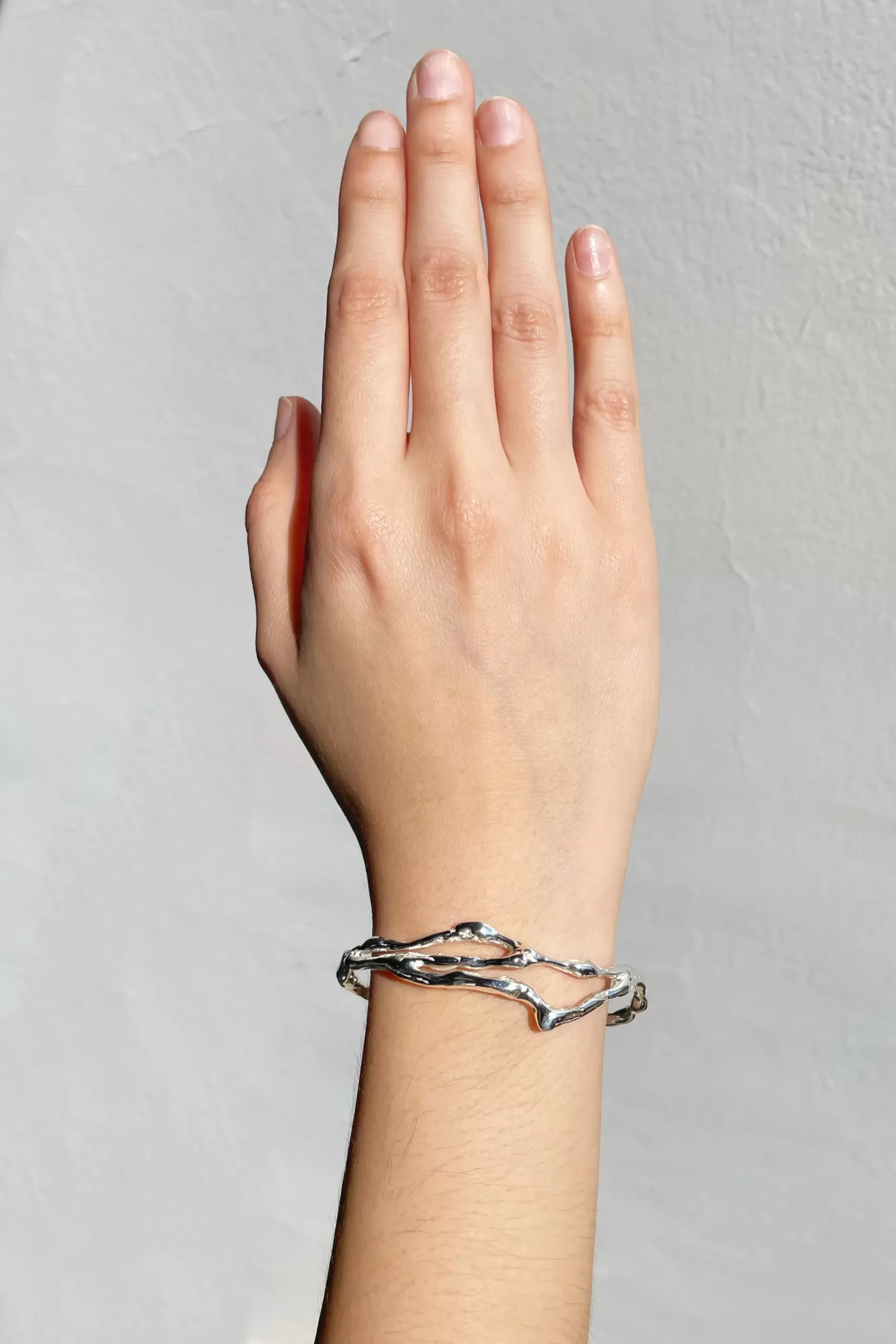 Brazalete -Cuff de plata .925 diseño orgánico por Teresa González