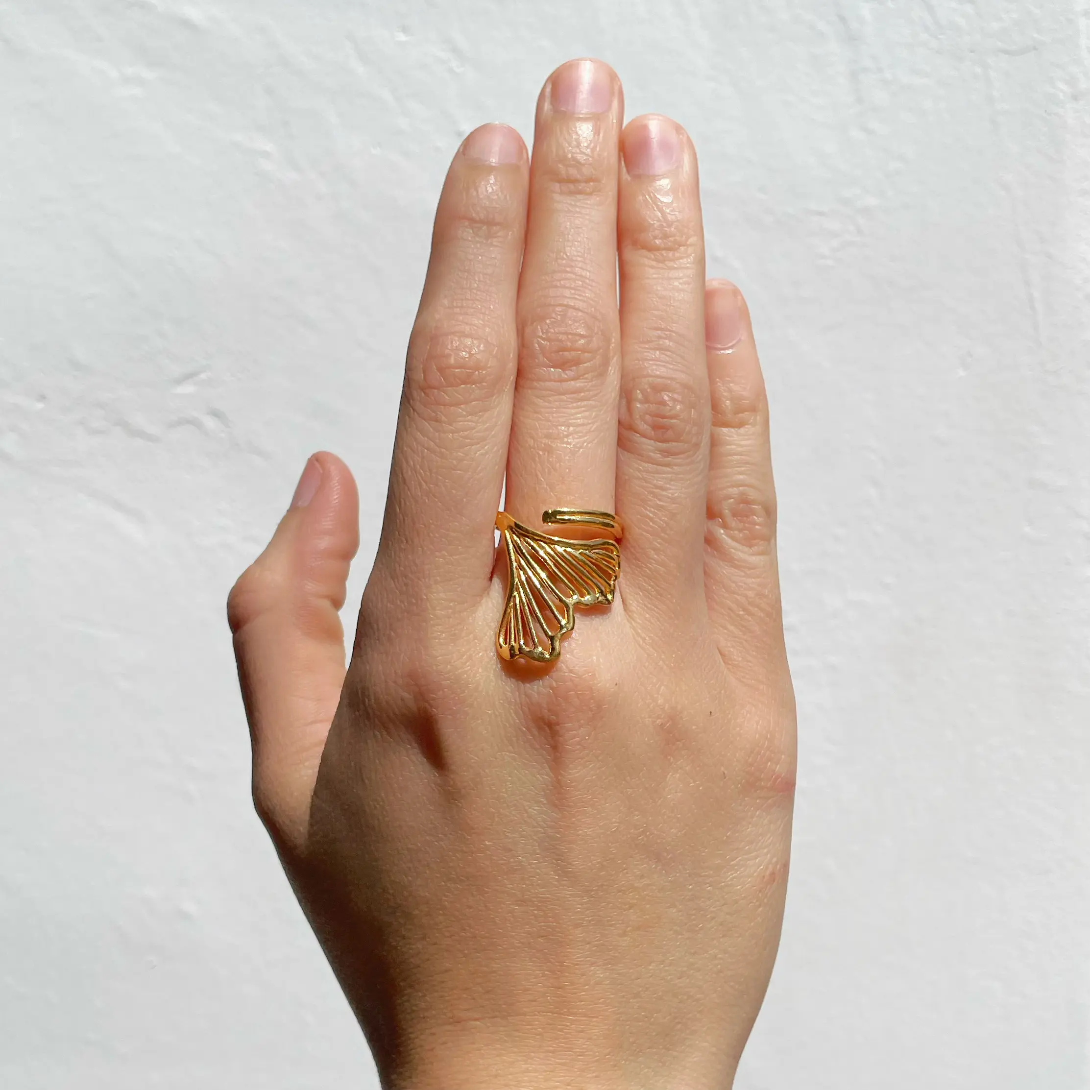Anillo de plata .925 baño de oro ligero minimalista por Teresa González