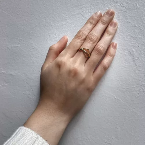 inspirado en el elegante flujo y el ritmo del agua por Teresa González