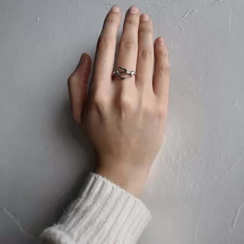 inspirado en el elegante flujo y el ritmo del agua por Teresa González