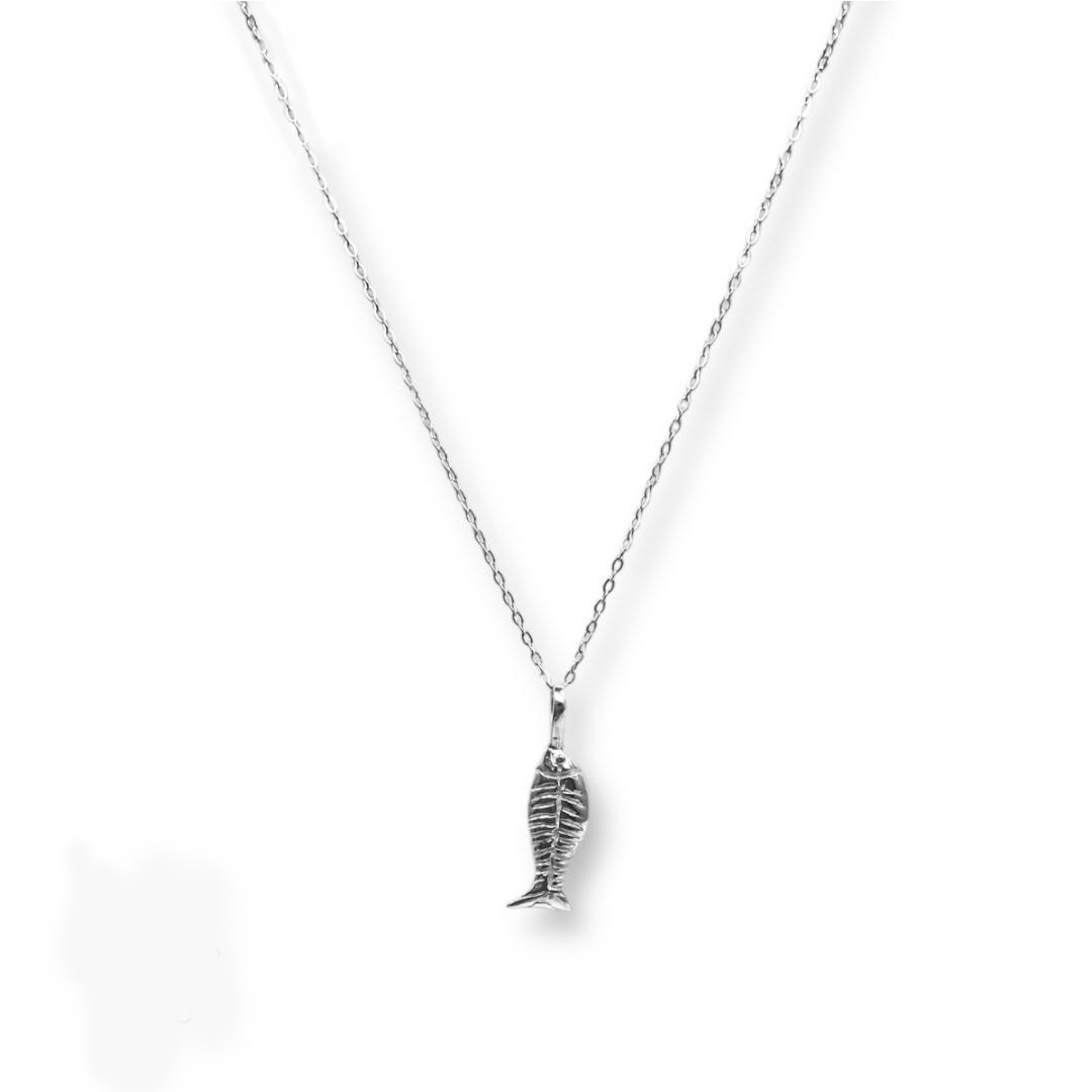 Dije de plata .925 forma de pez sencillo pequeño inspiración marina por Teresa González.