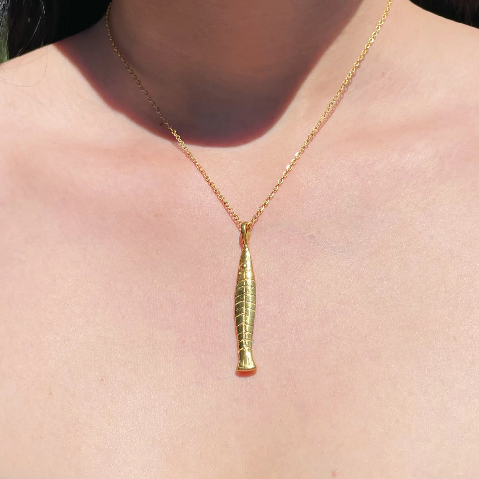 plata .925 baño de oro diseño elegante alargado inspirado en el océano por Teresa González