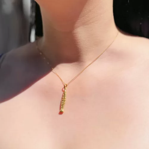 plata .925 baño de oro mediano con textura inspiración marina de Teresa González