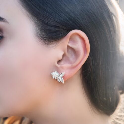 Aretes tipo broquel de plata .925 diseño pez líneas curvas | Esencia Marina – Teresa González