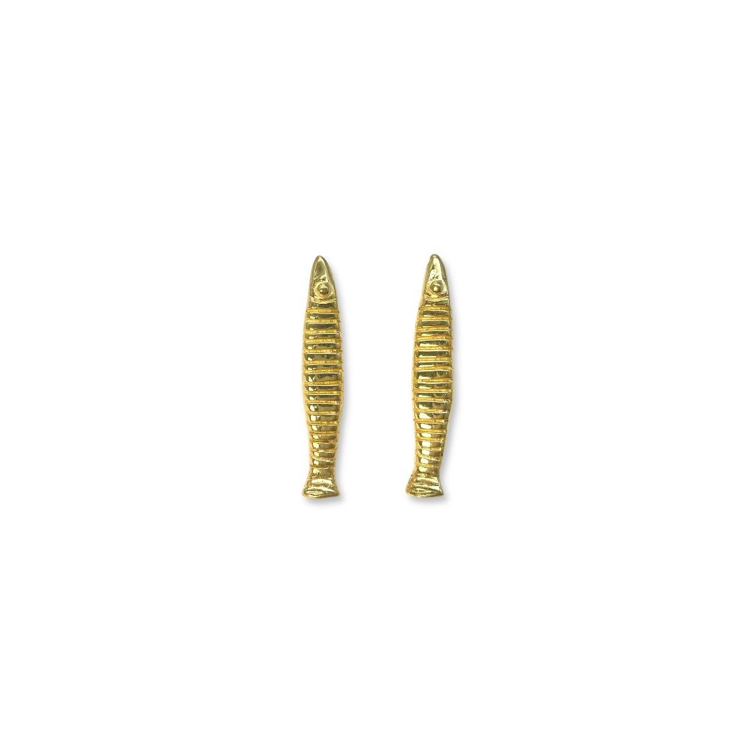 Arete de pez largo en plata .925 baño de oro a rayas diseño minimalista con inspiración marina