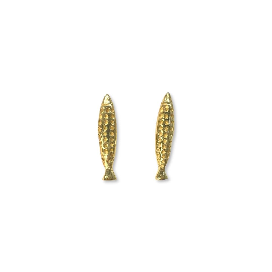 Arete de pez en plata .925 baño de oro con textura puntitos – Inspiración marina